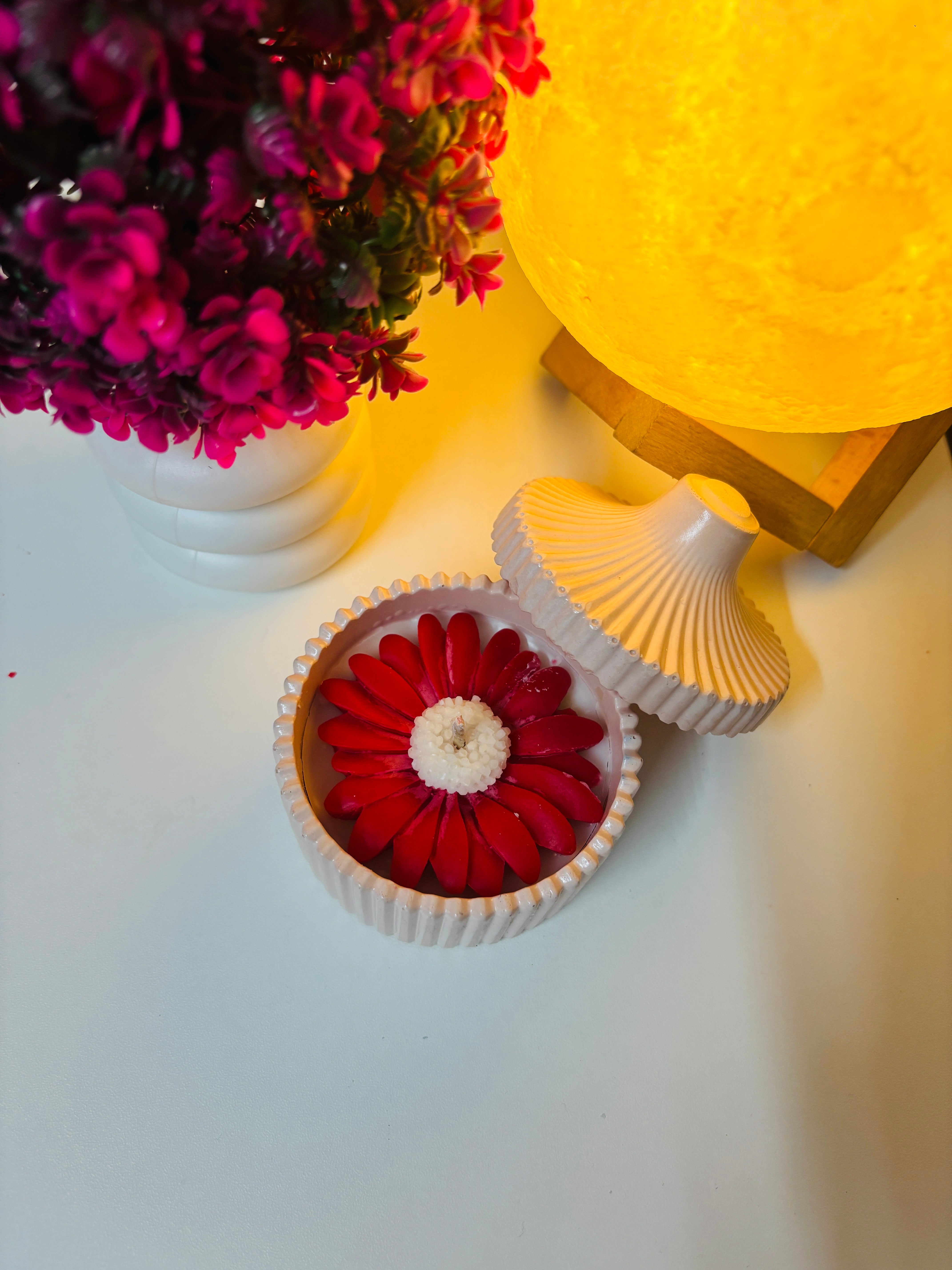 Concrete Candle (with daisy)