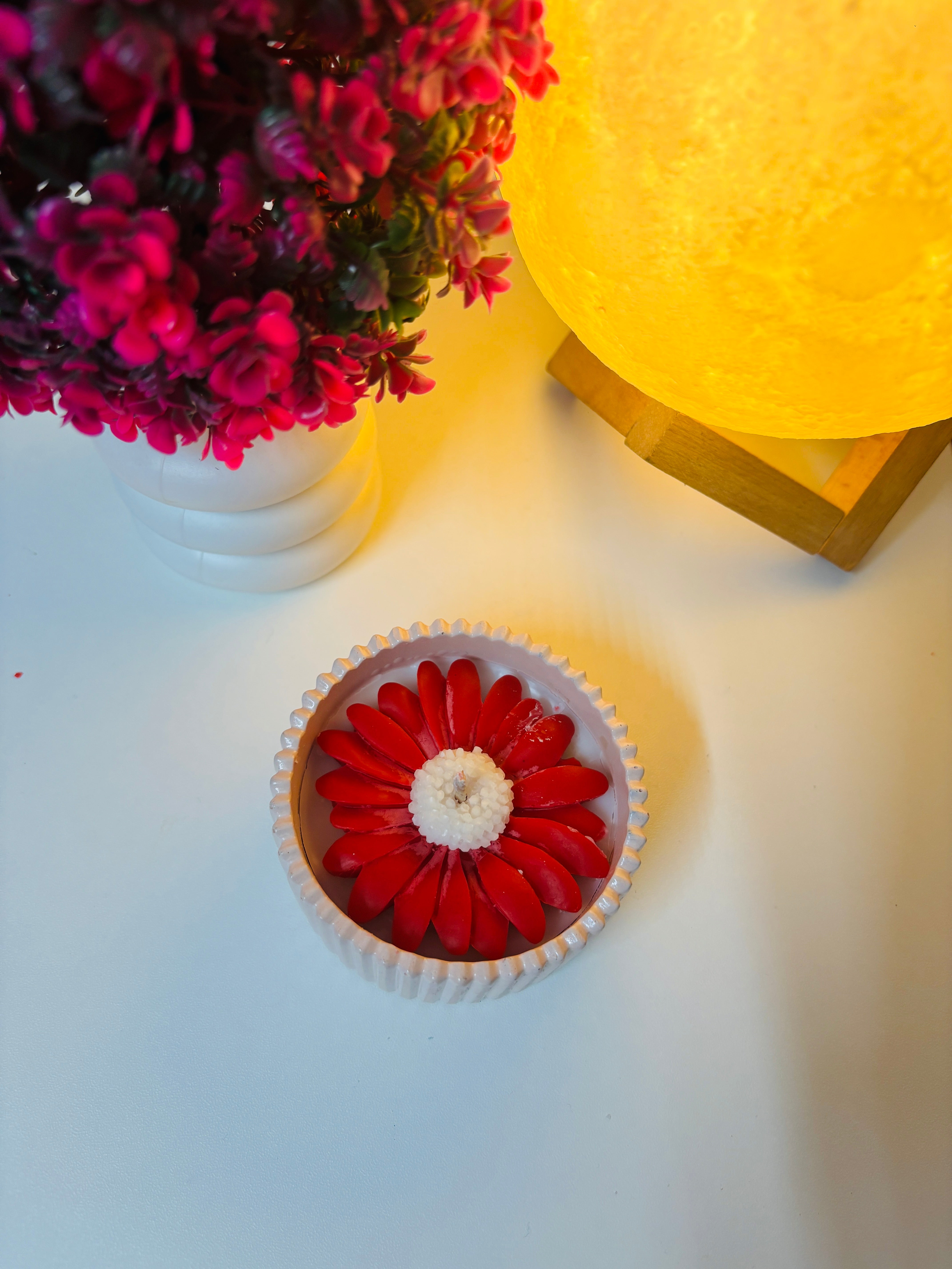 Concrete Candle (with daisy)