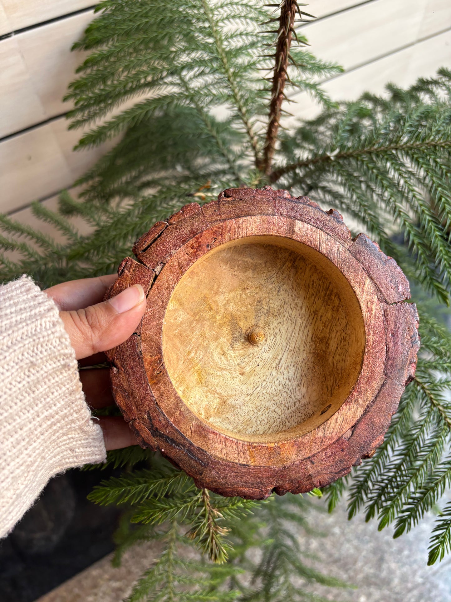 WB0007 - Rustic Bark Wooden Bowl