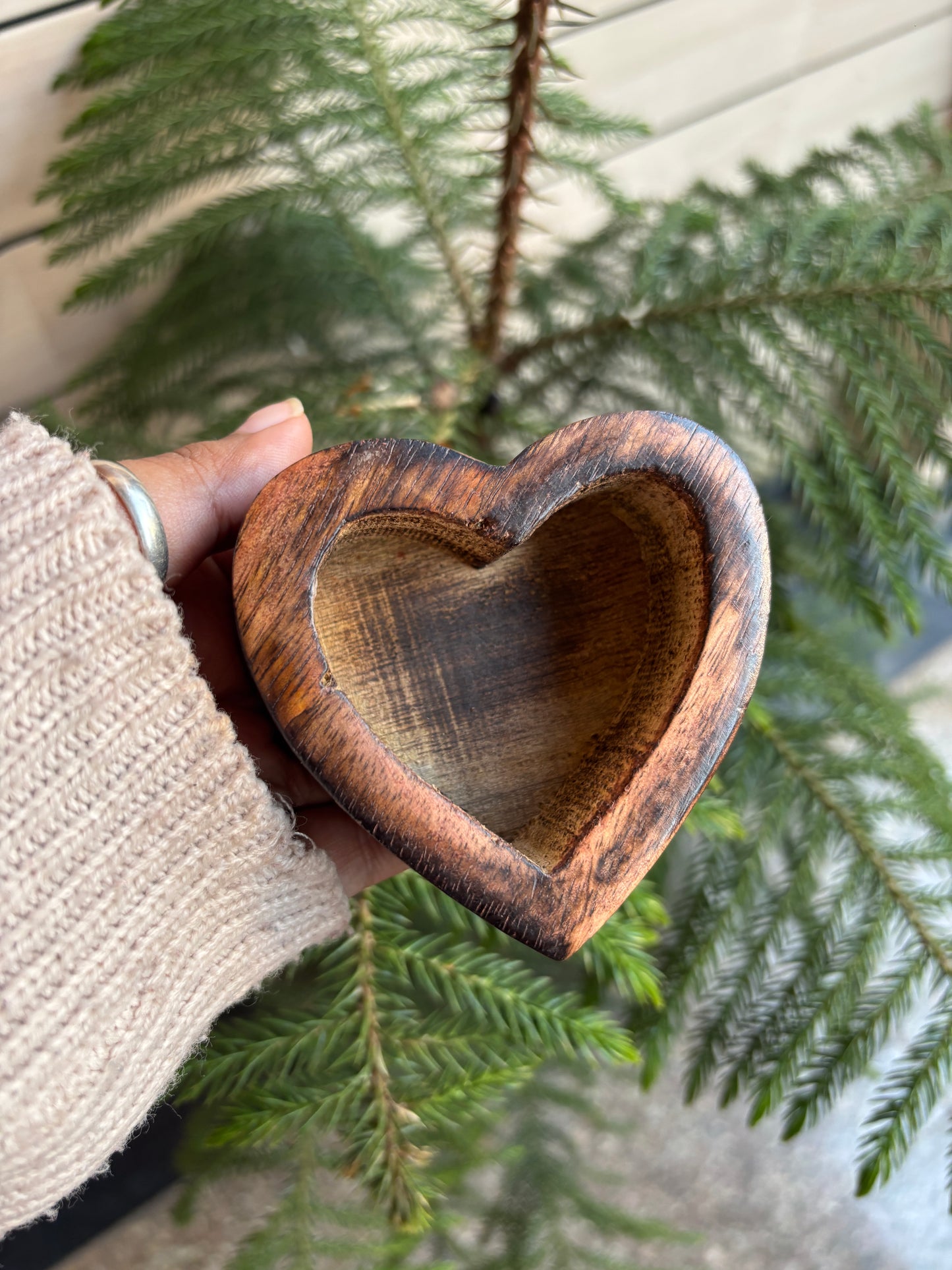 WB0012 -Heart-Shaped Wooden Bowl