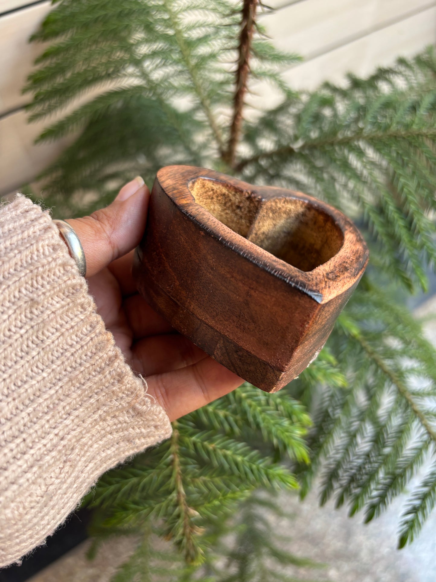 WB0012 -Heart-Shaped Wooden Bowl