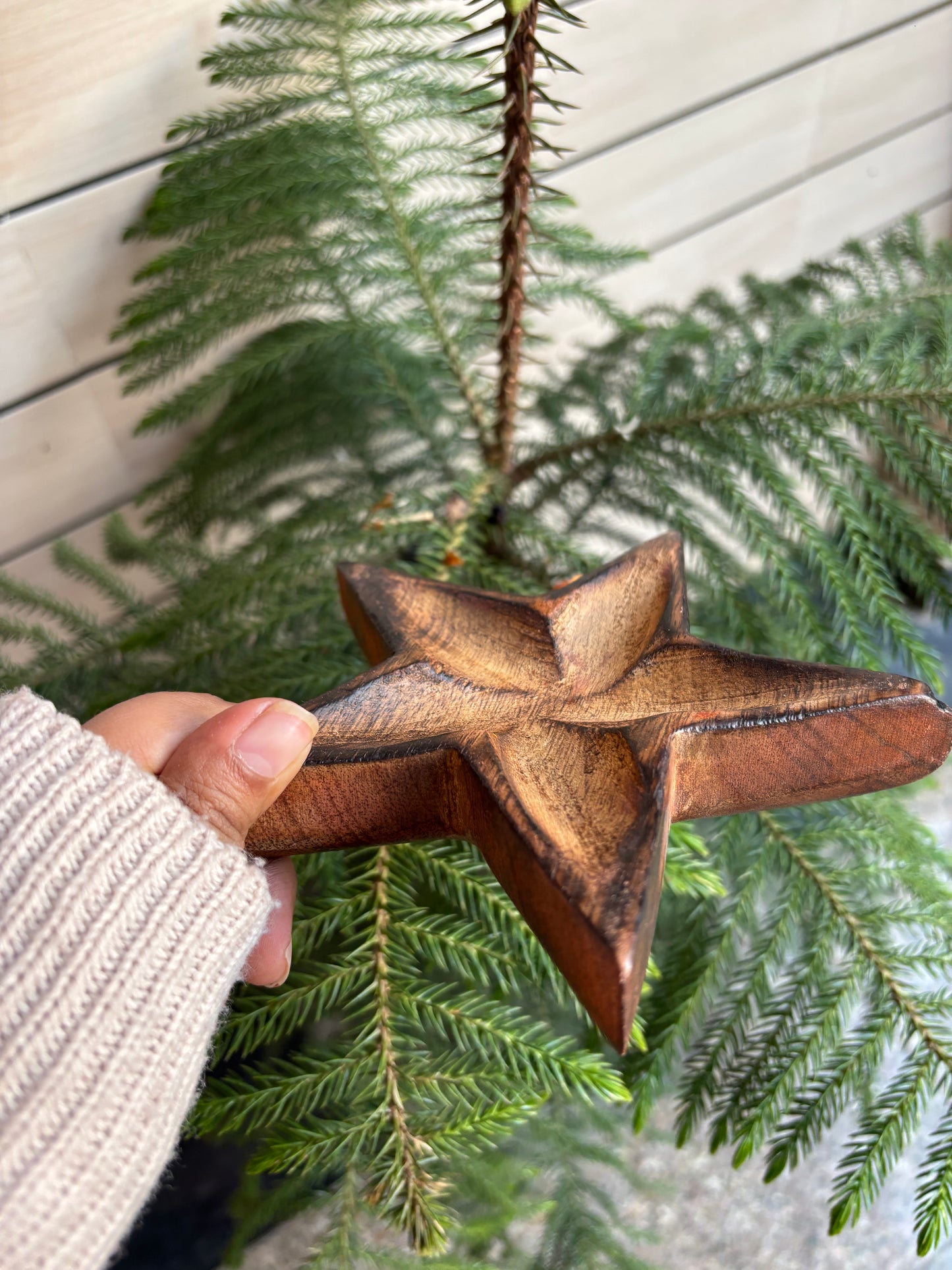 WB0013 - Star-Shaped Wooden Bowl