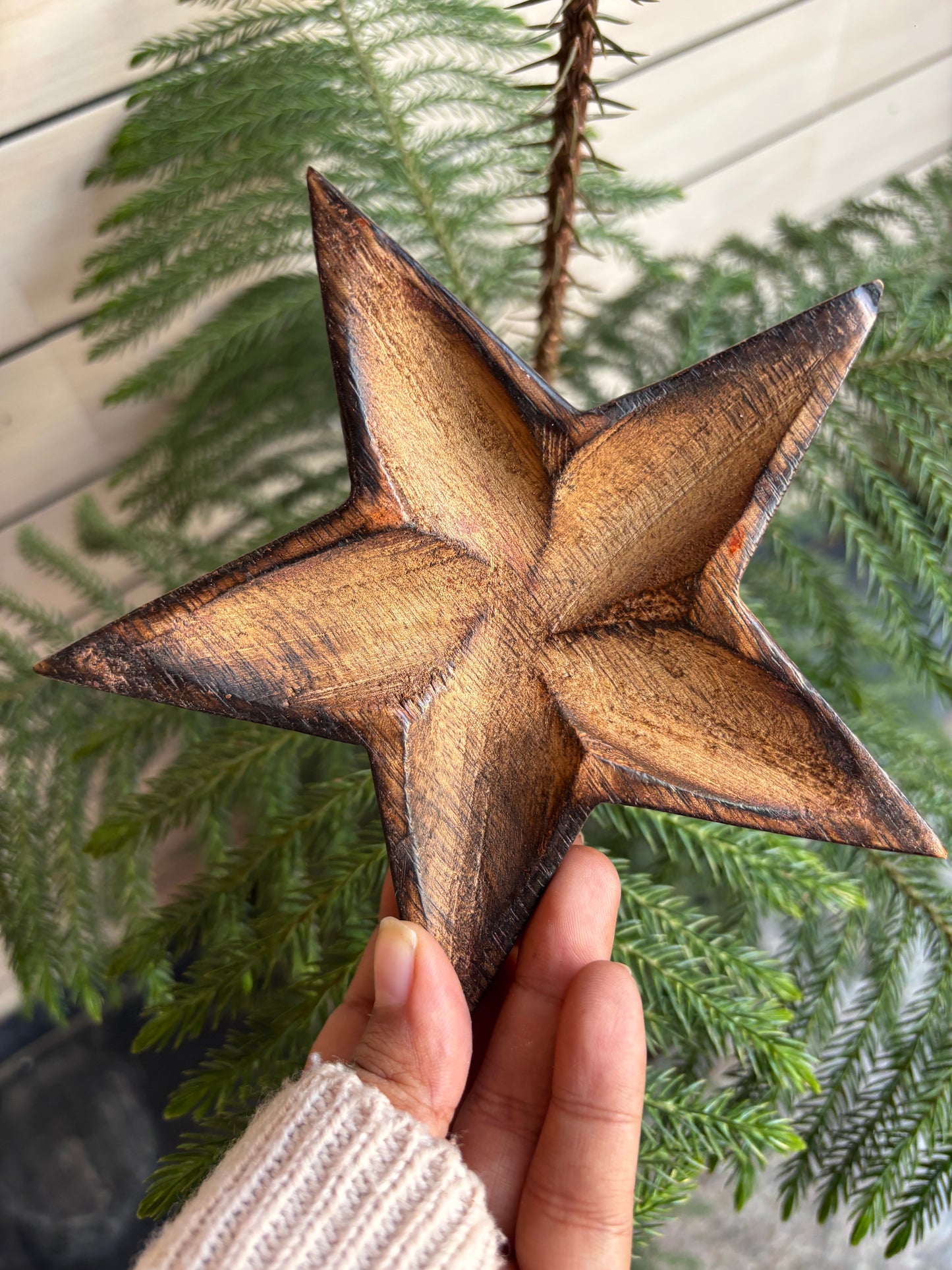 WB0013 - Star-Shaped Wooden Bowl