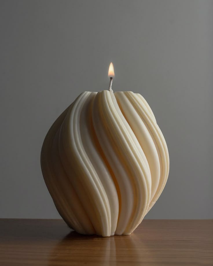 Round Swirl Candle